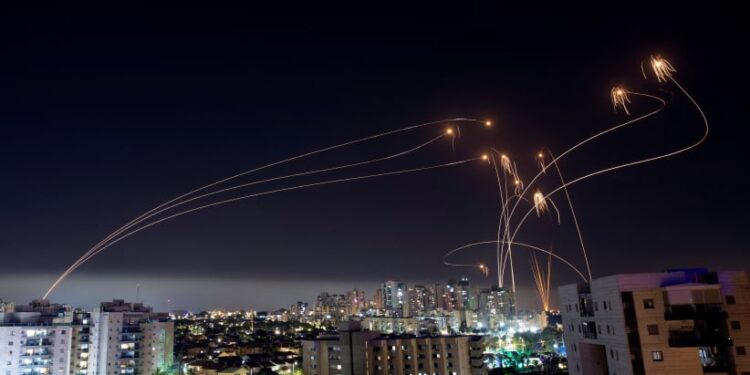 IRANUL ATACĂ IARĂȘI ISRAELUL