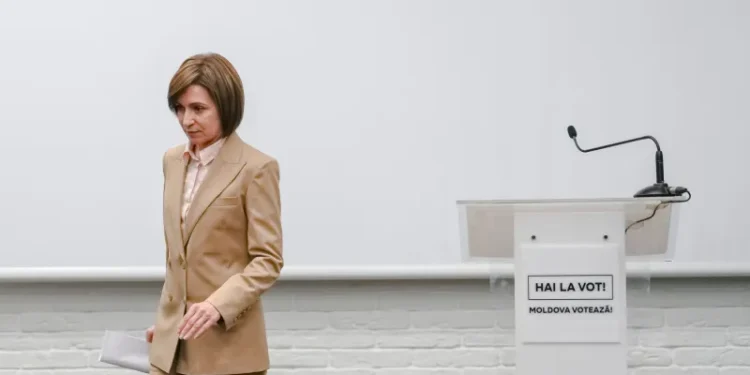 Președinta Maia Sandu a salutat luni victoria la limită în referendumul pentru aderarea la UE