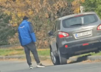 PĂZEA CĂ VINE PAZA!