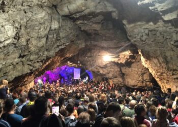 Concert simfonic în Peștera Romanești