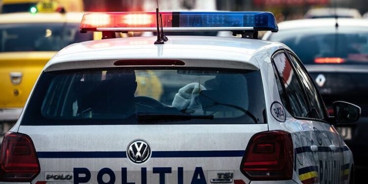 Peste 100 de elevi prinși lipsind de la ore în Timiș