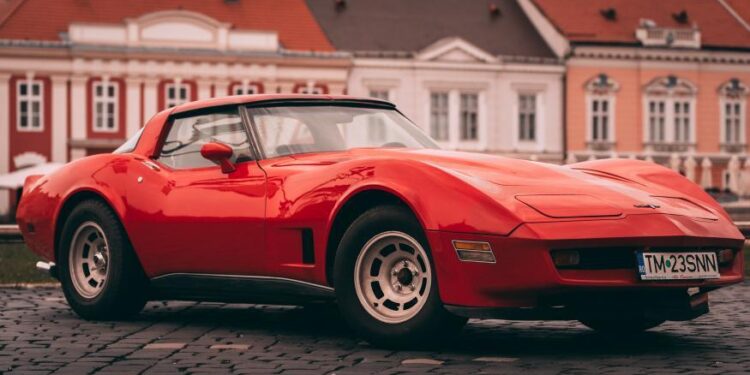 Mașini clasice în Piața Unirii-Retroparada toamnei 2024