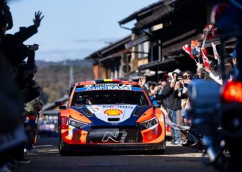 Thierry Neuville câștigă primul titlu Mondial din WRC în Japonia.