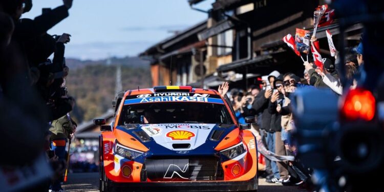 Thierry Neuville câștigă primul titlu Mondial din WRC în Japonia.