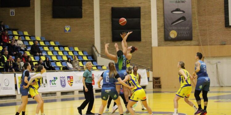 Baschetbalistele se întâlnesc în Final 4, la Arad