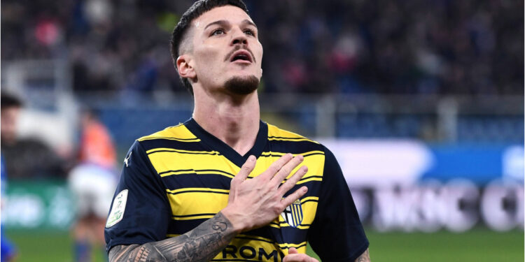 Dennis Man, titular cu Fiorentina!