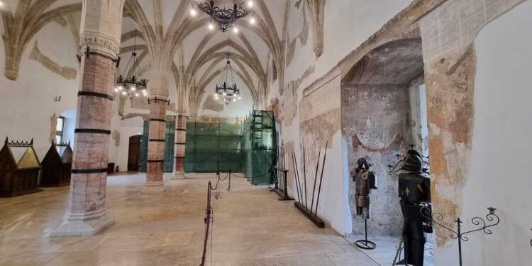 Restaurări de amploare la Castelul Corvinilor