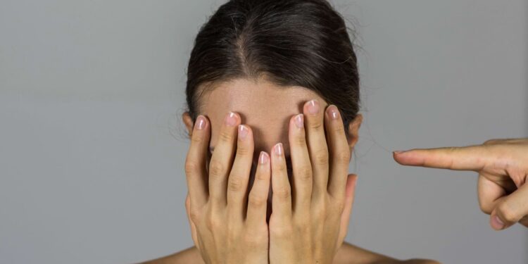 Violența parentală prezice tiparele relaționale ale tinerilor adulți