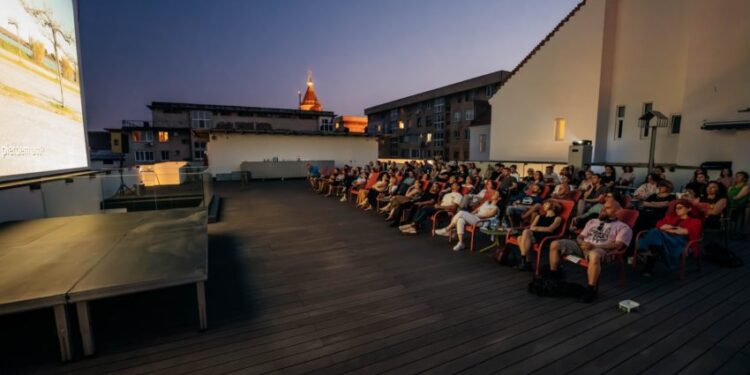 Primul cinema rooftop din România, inaugurat la Timișoara