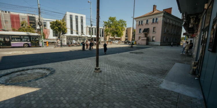 Lucrările la piațeta din fața Gării de Nord s-au încheiat