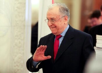 Ion Iliescu, internat la terapie intensivă