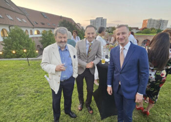 O POZĂ CÂT 3.000 DE CUVINTE