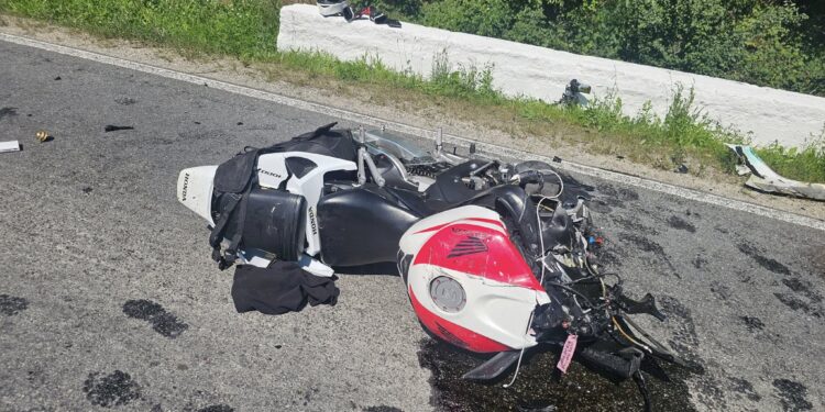 Doi tineri au murit într-un accident cumplit pe DN58B