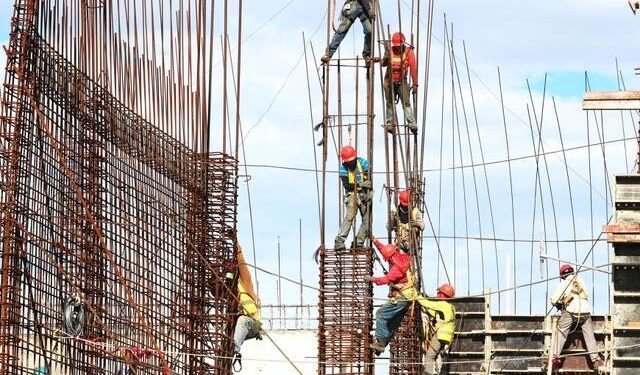 Creştere cu aproape 6% a volumului de construcţii