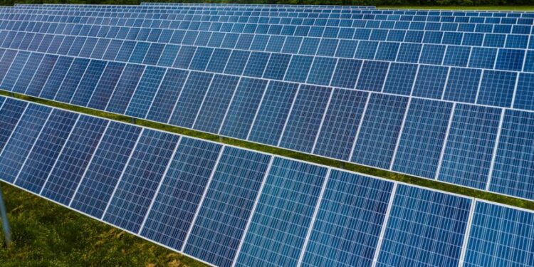 Parc fotovoltaic important în județul Arad