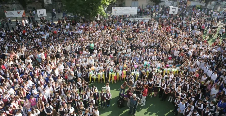 Porțile deschise ale școlii