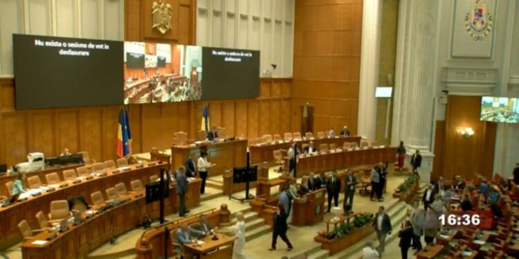 Moțiunile de cenzură au fost respinse