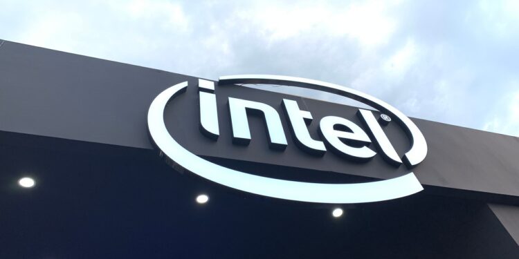 Acțiunile Intel crescu 30%