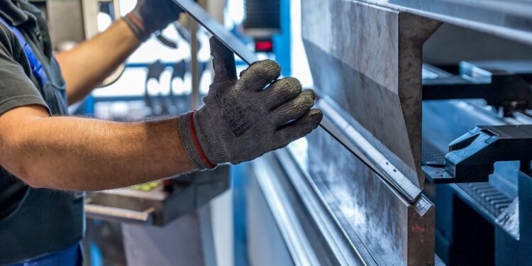 Comenzile noi din industria prelucrătoare au crescut