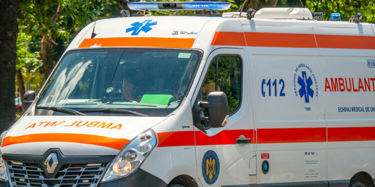 Adolescentă la spital, după un accident rutier
