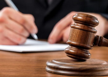 Escroc plasat sub control judiciar