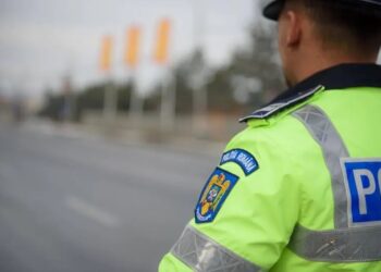 Fără permis și cu numere false, pe un drum din Timiș