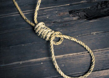 Bărbat salvat de la moarte de un polițist