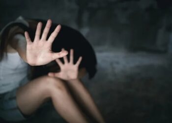 Au violat o minoră și au filmat întreaga scenă!