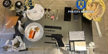 Traficanți de droguri, săltați de polițiști