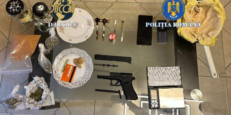 Traficanți de droguri, săltați de polițiști