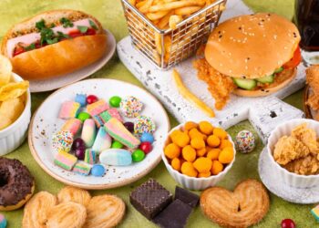 Experții din Lancet semnalează amenințarea globală reprezentată de alimentele ultraprocesate