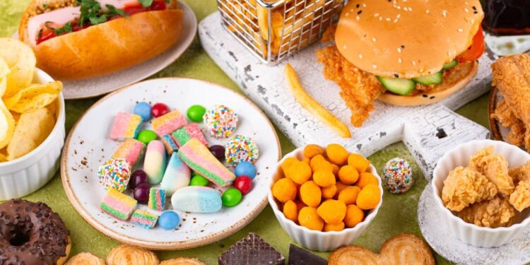 Experții din Lancet semnalează amenințarea globală reprezentată de alimentele ultraprocesate