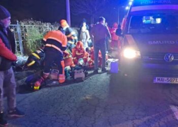 Femeie lovită de mașină pe trecerea de pietoni