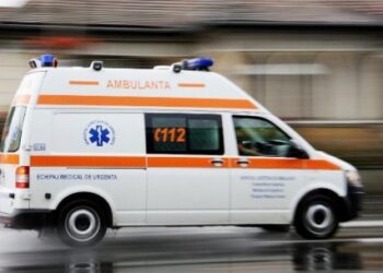 Lovit de mașină pe trecerea de pietoni