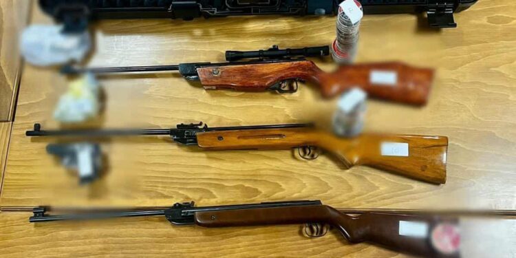 Percheziții la deținătorii ilegali de arme