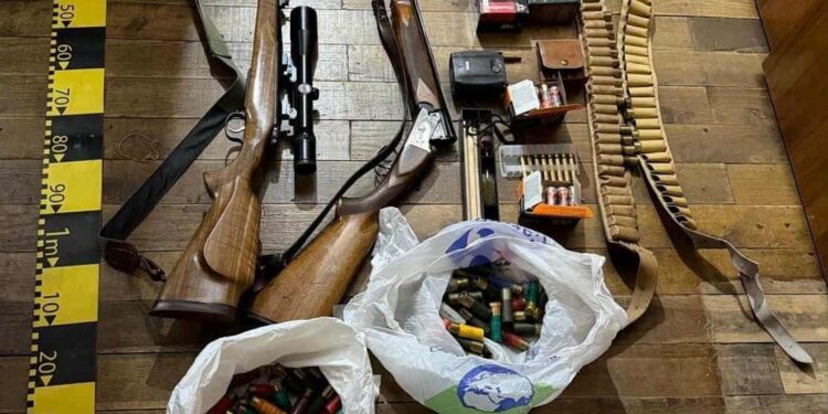 Deținea fără drept arme de vânătoare și muniție