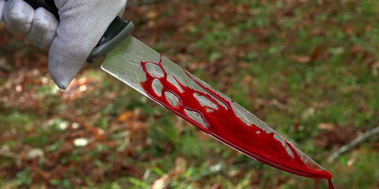 Bărbat, la un pas să fie omorât de fostul concubin al partenerei sale