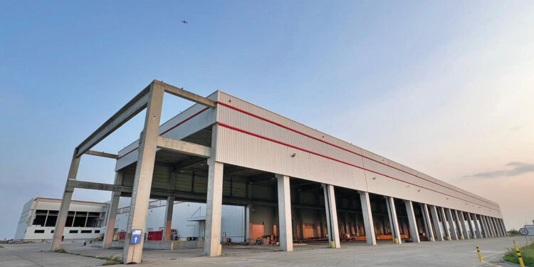 Mai sunt investitori…