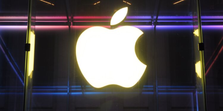 Schimbare de strategie majoră la Apple