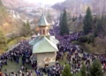 Mii de credincioși la proclamarea locală a canonizării Sfântului Arsenie la Mănăstirea Prislop