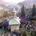 Mii de credincioși la proclamarea locală a canonizării Sfântului Arsenie la Mănăstirea Prislop