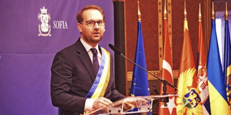 Dominic Fritz intră în legalitate