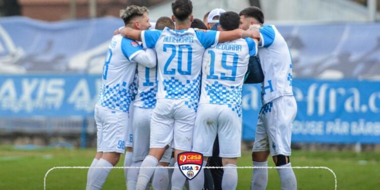 Corvinul Hunedoara, lider neînvins după 17 etape