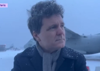 Nicușor Dan blocat la Paris