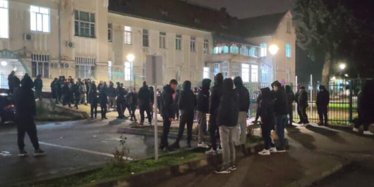 Jurnalist agresat de un suporter grec