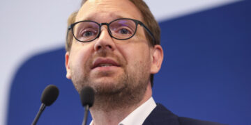 Fritz „dispare” de la întâlnirile care decid viitorul orașului