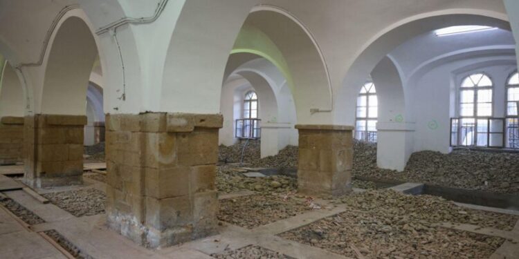 Umbrele războiului ies la lumină