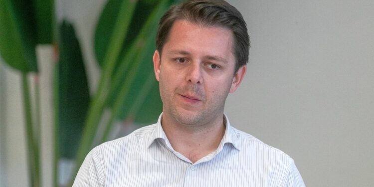 Haos administrativ, străzi blocate și cereri de demisie pentru viceprimarul Ruben Lațcău