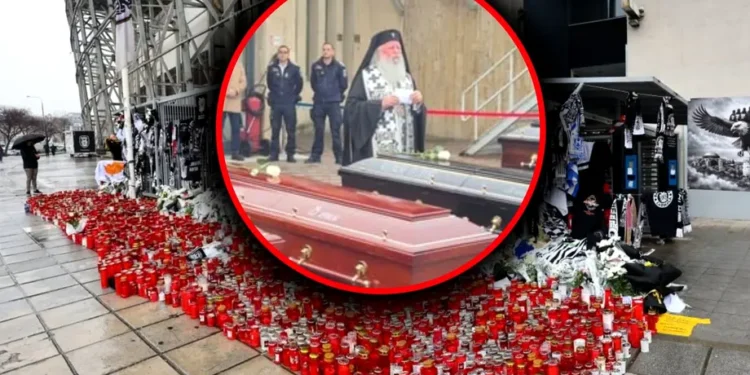 Omagiu pe aeroport pentru tinerii greci