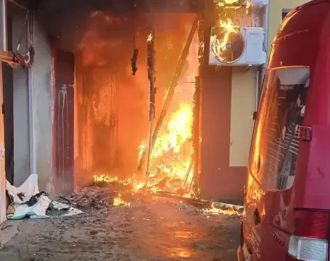 Incendiu la un bloc din Reșița